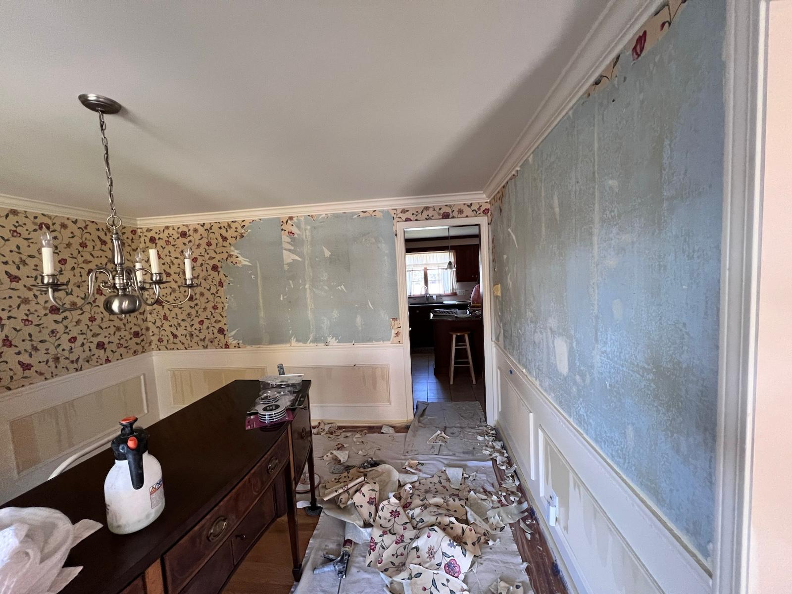 Wallpaper removal in progress — photo 2 of 6