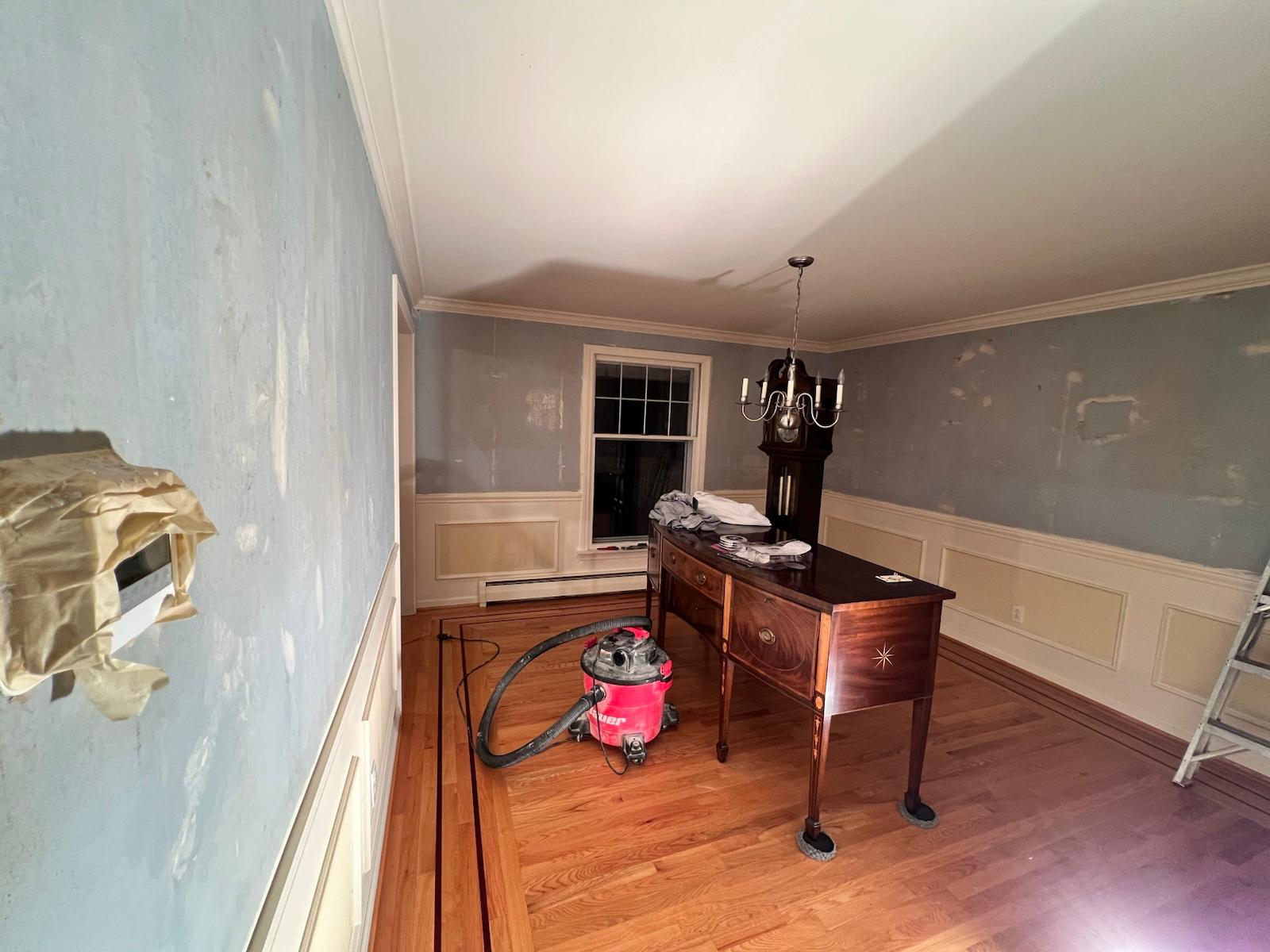 Wallpaper removal in progress — photo 4 of 6